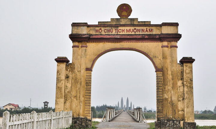 Hien Luong Bridge