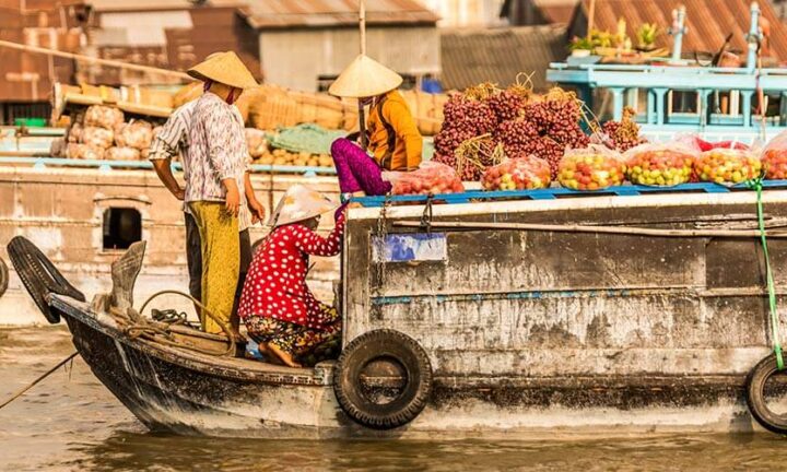 Cai Be floating market
