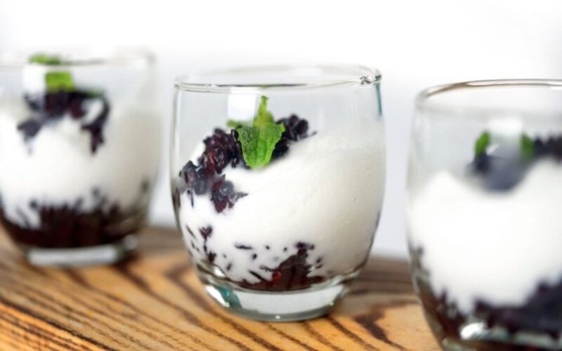 Yogurt with fermented sticky rice