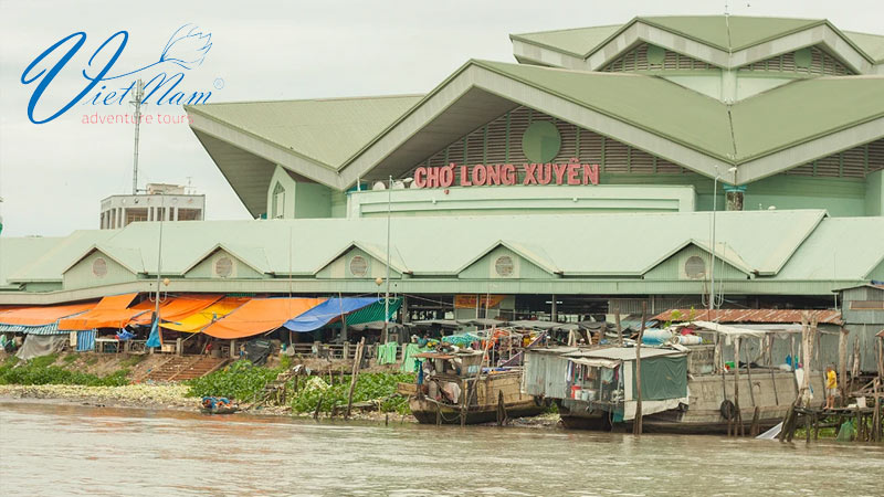 Long Xuyen floating market is very famous in the Mekong Delta.