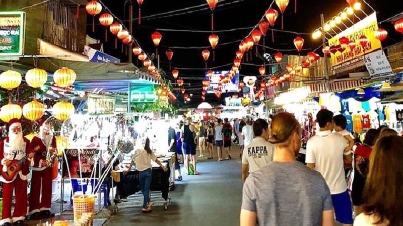 Vung Tau night market - A familiar tourist destination